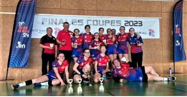 photo  l’équipe u17 qui a remporté la coupe sarthe  &copy;  le maine libre 