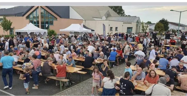 photo  les curieux étaient nombreux au rendez-vous initié par l’association teloch’evenements.  &copy;  teloch’evénements 