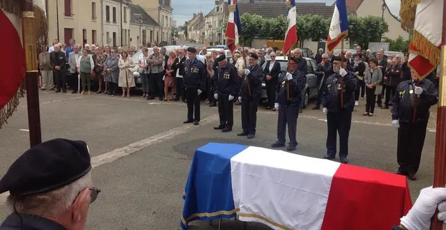 photo  la cérémonie orchestrée par l’unacita a été suivie par 150 personnes avant une cérémonie religieuse en l’église.   &copy;  le maine libre 