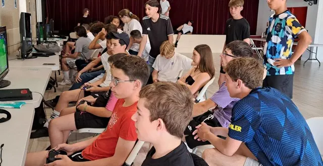 photo  trente joueurs se sont affrontés au tournoi fifa 23, lors des matchs de poules puis en élimination directe. l’événement était organisé par voivres solidaires.  &copy;  ouest-france 