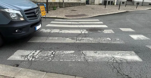 photo  les automobilistes, cyclistes et motards ont l’obligation de laisser passer les piétons… mais ne le font pas toujours.  &copy;  photo le maine libre 