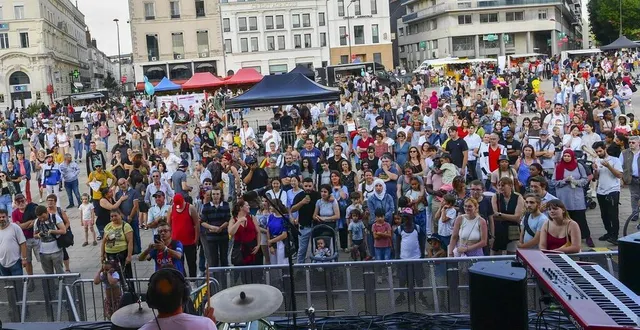 photo  les concerts débutent en ville à partir de 18 heures.  &copy;  archives le maine libre – yvon loué 