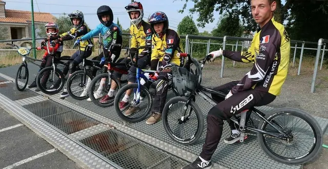 photo  niort, le 15 juin. lester boisdet (à droite) portera les meilleurs espoirs niortais lors des championnats de france.  &copy;  co 