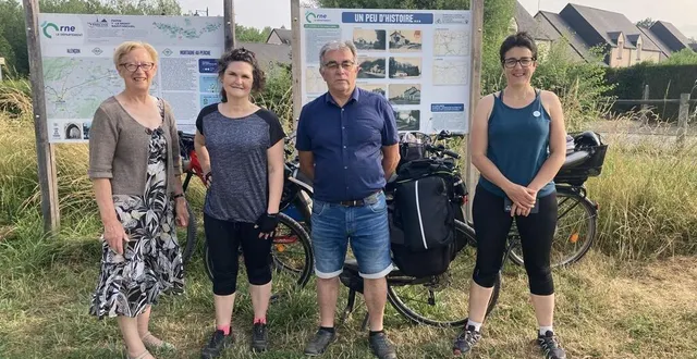 photo  arrêt café croissants au mêle-sur-sarthe, offerts par l’office de tourisme. de gauche à droite : marie-françoise desvergne, vice-présidente de l’office de tourisme, anne-marie vialla, directrice de l’office de tourisme de rémalard, didier rattier, président de l’office de tourisme du pays mêlois, fabienne debussy, chargée du développement des randonnées au parc naturel régional du perche.  &copy;  ouest-france 
