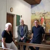 photo  maÿlis thuret, vincent roussier et florent maussion, devant un des portraits de son chemin de croix dans la chapelle sainte-barbe à nyoiseau. 
