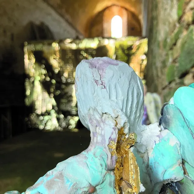 photo sculpture de julien parsy à la chapelle de la primaudière.  ©  sd