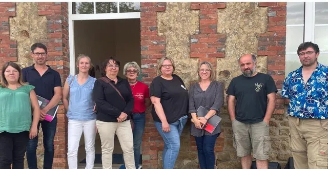 photo  aurélie lebouc (parente d’élève), jean-françois cailly (président du sivos écouves sud), karine peigney (parente), sylvie poirier (maire de l’orée-d’écouves), martine voltier (maire de ciral), stéphanie ribault (parente), sandra sellos (parente), jérôme letard (parent), benoit lesage (parent).  &copy;  ouest-france 