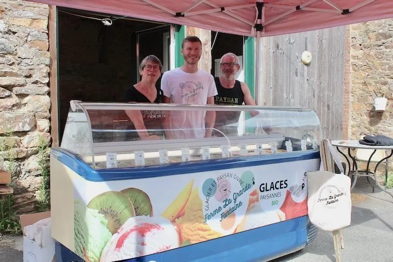 La Bouëxière. Le fermier glacier passe la main à son fils, « une page