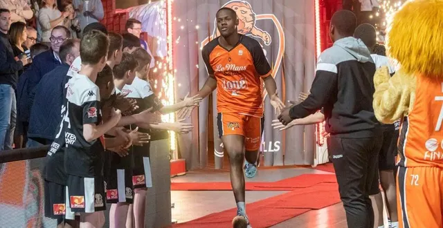 photo  hugo mienandi est prêté par le msb.  &copy;  dominique breugnot photographer 