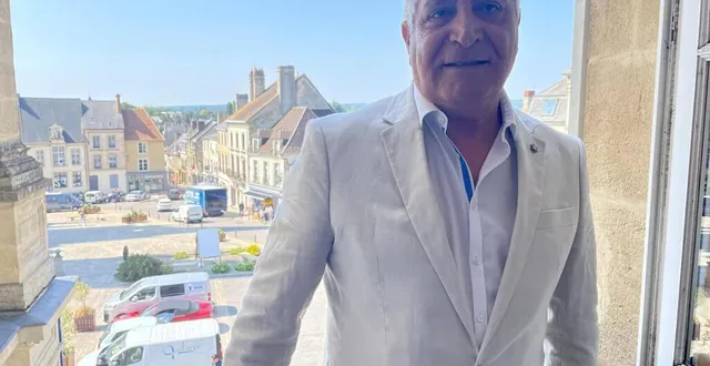 photo  mostefa maachi est maire de sées depuis 2020, contrairement à certains autres élus, il est heureux dans ses fonctions.  &copy;  ouest-france 