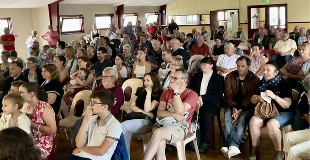 photo  le spectacle de magie a eu lieu à l’abri.  &copy;  ouest-france 