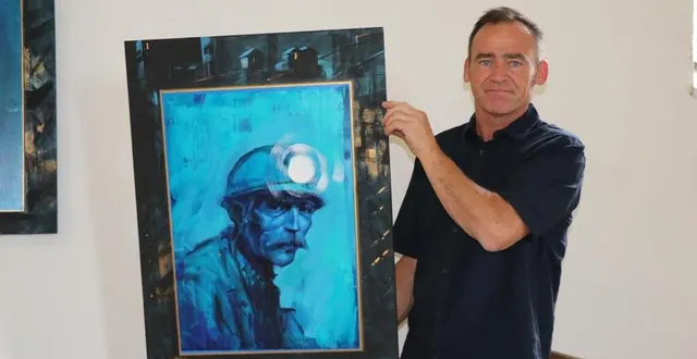 photo  florent maussion a peint 14 portraits de mineurs qui ont pris place sur le chemin de croix de la chapelle sainte-barbe, au bois ii, à nyoiseau.  &copy;  ouest-france 