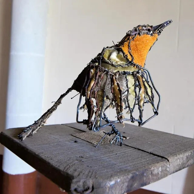 photo l’une des œuvres de nina geslin exposée dans la chapelle saint-joseph de combrée.  ©  dr