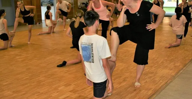 photo  les élèves d’amandine hardouin lors des répétitions.  &copy;  le maine libre 