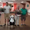 photo  avant d’entamer la compétition, les premiers joueurs ont installé un gros panda « porte-bonheur ». 