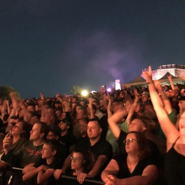 photo le public a été conquis par mass hysteria et son métal industriel, ce vendredi 23 juin 2023 au festival les bichoiseries à cerisy-belle-étoile, dans l’orne.  ©  ouest-france