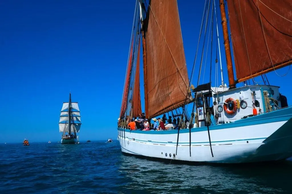 Au large de Granville, le « Marité » s’offre une parade spectaculaire