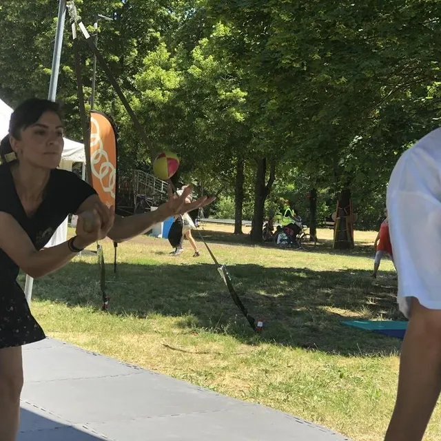 photo le jonglage, un exercice de dextérité que le public peut essayer.  ©  ouest-france