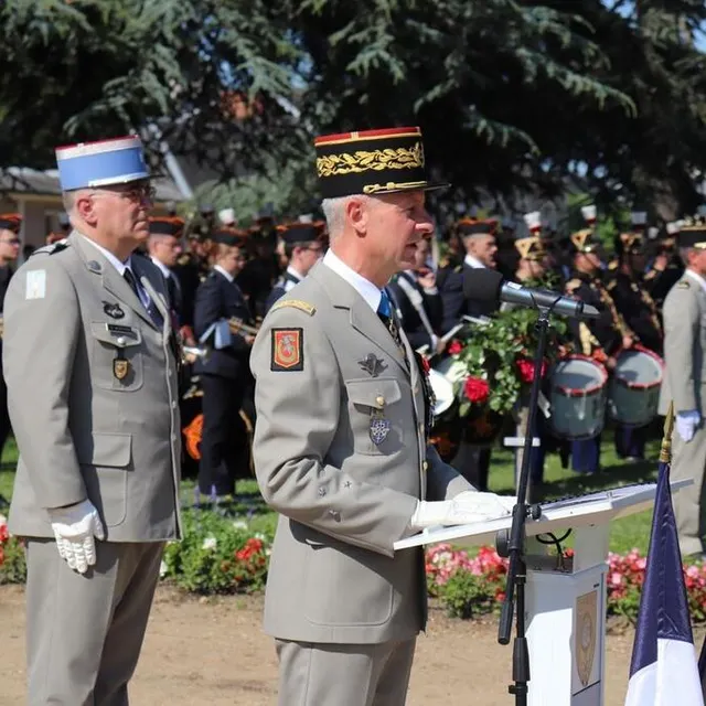 photo la cérémonie militaire de cette fête de trime 2023 était présidée par le général de division jean-christophe béchon, officier général adjoint du major général des armées.  ©  ouest-france
