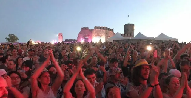 photo  aux bichoiseries à cerisy-belle-étoile, samedi 24 juin 2023, la foule s’est emportée pour tryo.  &copy;  ouest-france 