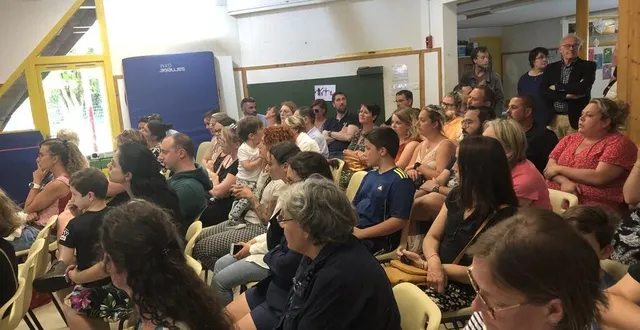 photo  une soixantaine de personnes avaient participé à la réunion avec le président de l’intercom et le vice-président chargé des affaires scolaires.  &copy;  archives ouest-france 