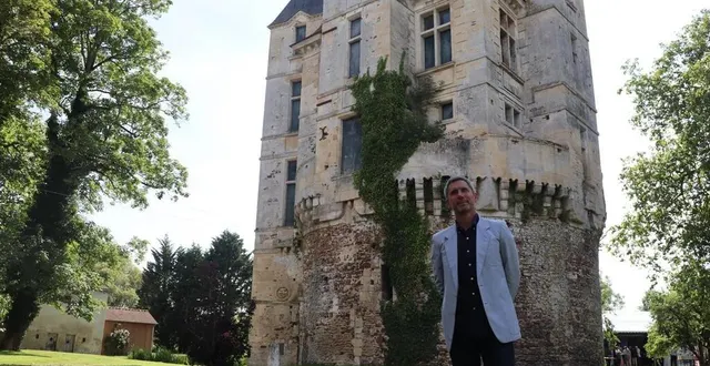 photo  grégory quenet, propriétaire du château d’aubry-sur-exmes, dans l’orne, espère en faire un lieu de réflexion sur les questions écologiques.  &copy;  ouest-france 