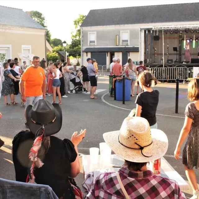 photo plusieurs artistes se sont succédé sur la scène.  ©  le maine libre