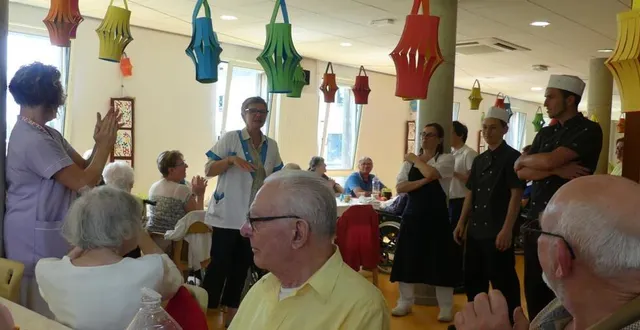 photo  l’équipe de cuisine a été applaudie par les convives.  &copy;  ouest-france 