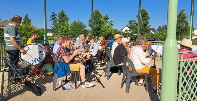 photo  « la fête de la musique démarre traditionnellement au kiosque », explique jean-yves avignon, le maire. orchestra’spay a débuté le programme puis emmené le public vers le centre bourg pour la suite des activités. les groupes locaux de spaycific dance et espayrance étaient aussi présents.  &copy;  ouest-france 