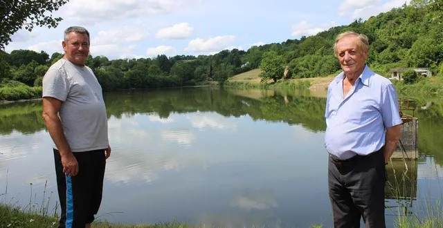 photo  emmanuel fouré et jean audoye, propriétaire associé du domaine en appellent à la création d’une association de sauvegarde.  &copy;  ouest-france 