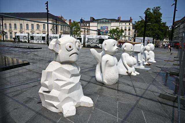photo l’œuvre « the humans » place du commerce, à nantes.  ©  franck dubray / ouest france