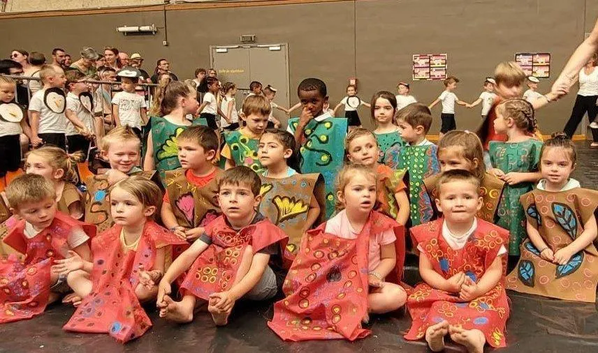 Le GenestSaintIsle. Joyeux spectacle des petits à l’école Albert