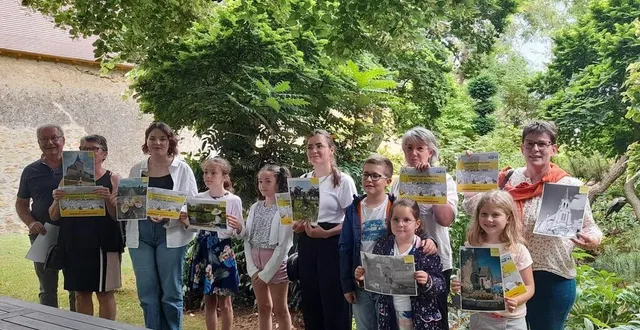 photo  les lauréats du concours de photos, réunis… pour la photo.   &copy;  le maine libre 