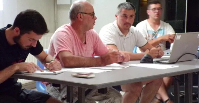 photo  le bureau du club de handball lors de l’assemblée générale.  &copy;  le maine libre 