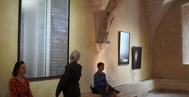 photo  grands, moyens et petit format de jean-françois mollière au scriptorium de l’abbaye.  &copy;  sarthe culture 