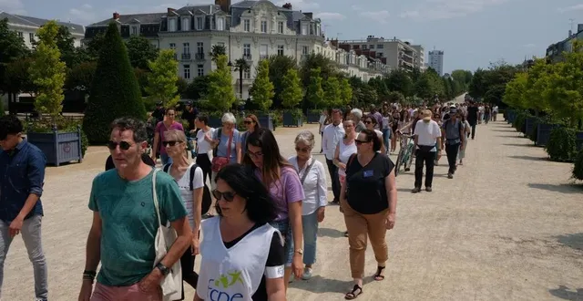 photo  environ 120 personnes ont participé à cet hommage silencieux dans les rues d’angers (maine-et-loire).  &copy;  ouest-france 