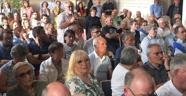 photo  lundi soir, à la chambre de commerce et d’industrie, environ 150 personnes ont assisté à la réunion publique détaillant le projet de chronolignes c5 et c6, sur le secteur chanzy-bollée.  &copy;  ouest-france 