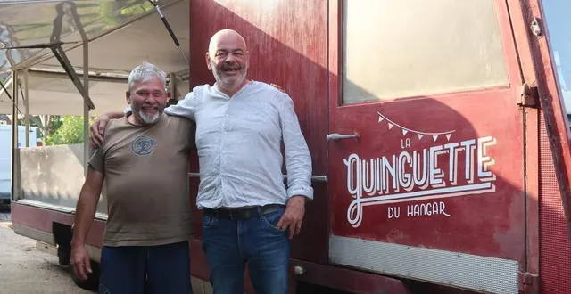 photo  cunault, lundi 26 juin. ?louis zeb leblond et nicolas reau lancent la guinguette du hangar. ouverture samedi 1er juillet  &copy;  co – yvan georget 