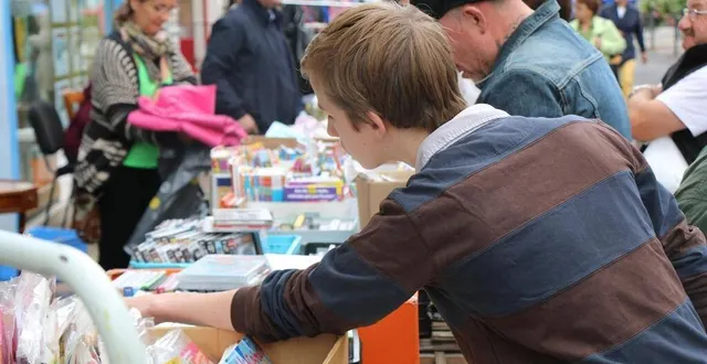 photo  la traditionnelle braderie de la fcai revient pour le premier dimanche de juillet à argentan.  &copy;  archives ouest-france 
