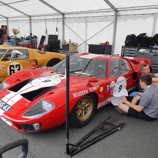 photo ambiance détendue, près cette ford gt.  ©  guillaume nédélec