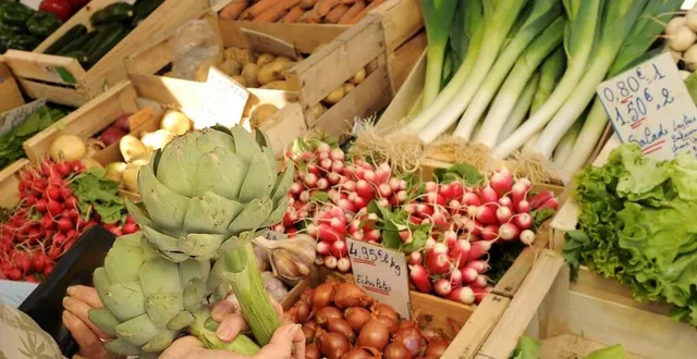 photo  les fruits et les légumes sont les valeurs repères du marché alimentaire.  &copy;  joël le gall, ouest-france 
