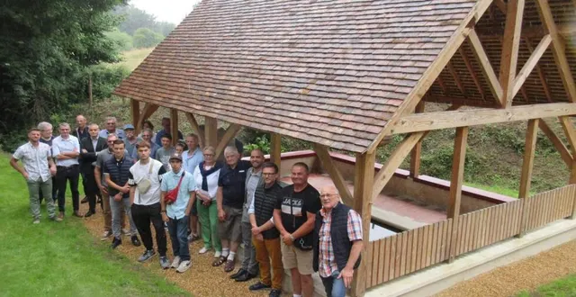 photo  tous les acteurs du chantier se sont réunis et ont apprécié le travail des élèves.  &copy;  ouest-france 