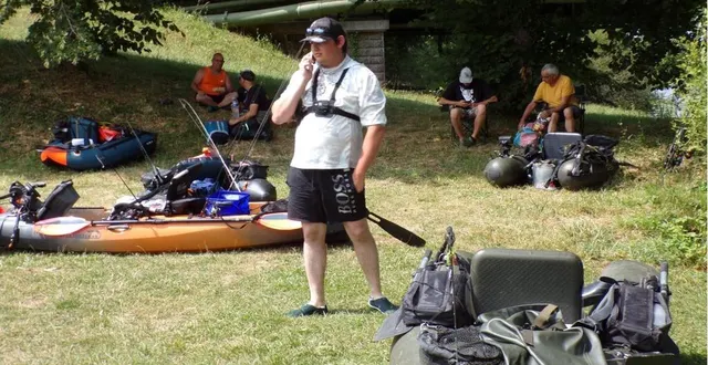 photo  à l’heure de la pause déjeuner, pour les adeptes de pêche en float-tube.  &copy;  le maine libre 