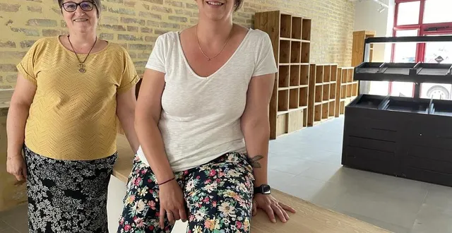 photo  les vendeuses armelle quartier, à gauche, et marie-pierre bruneau-emonnet accueilleront le public aux délices de la forge tous les jours sauf le dimanche après-midi et le lundi, à partir du 15 juillet.  &copy;  le maine libre 