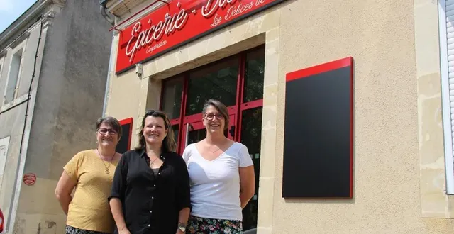 photo  sophie legendre, présidente de la coopérative (au centre), entourée d’armelle quartier et marie-pierre bruneau-emonnet, les deux employées des délices de la forge.  &copy;  ouest-france 
