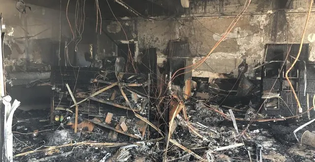 photo  le bureau de poste des sablons, entièrement détruit dans la nuit.  &copy;  le maine libre yvon loué 