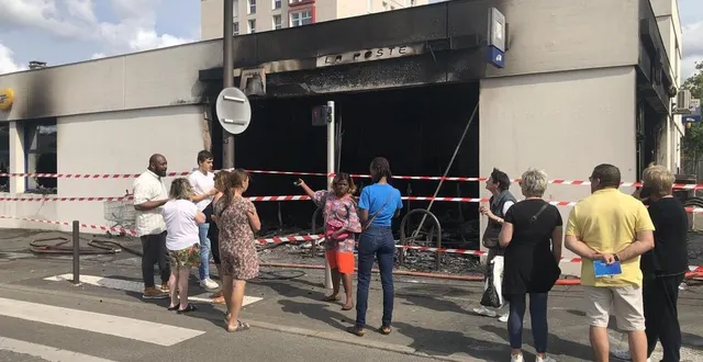 photo  vendredi matin 30 juin, les habitants assistent au spectacle de désolation.  &copy;  le maine libre 