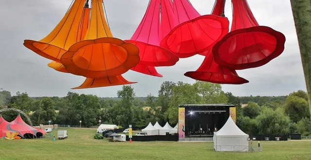 photo  un aperçu du parc du château de sablé-sur-sarthe, avant l’arrivée des premiers festivaliers attendus vendredi 30 juin 2023 dans la soirée, pour les premiers concerts de pop au parc.  &copy;  ouest-france 