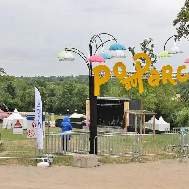 photo l’entrée principale du festival, dans le haut du parc du château.  ©  ouest-france