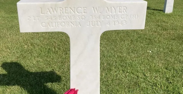 photo  la tombe du lieutenant myer, pilote américain du lakanuki, tombé à poillé-sur-vègre en 1943.  &copy;  jacky emery 